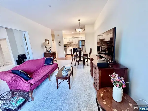 5302 Richmond Road, West Milford, NJ 07480