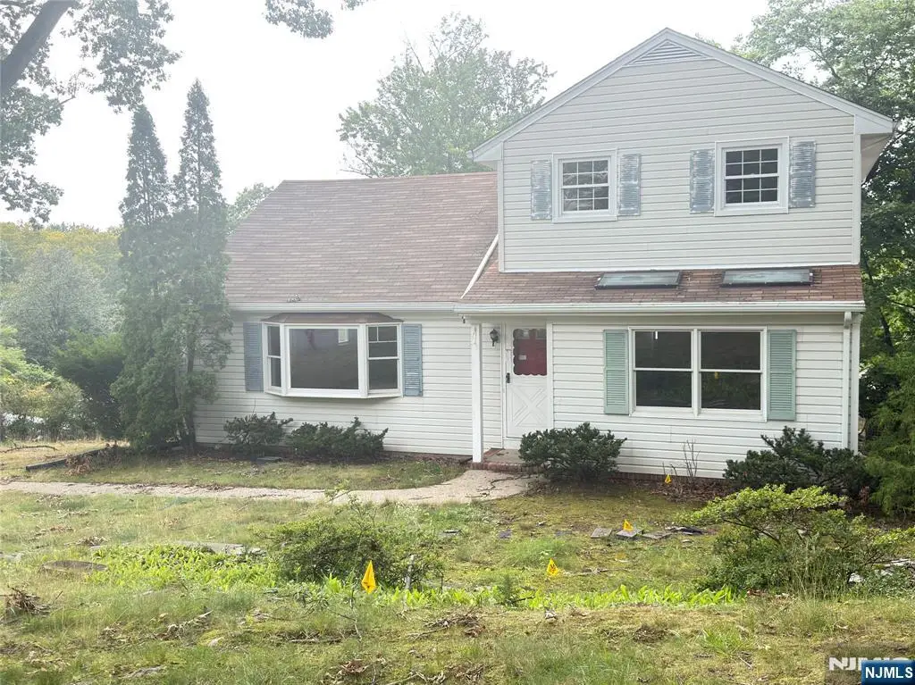 89 Circle Drive, Paramus, NJ 07652 - #1