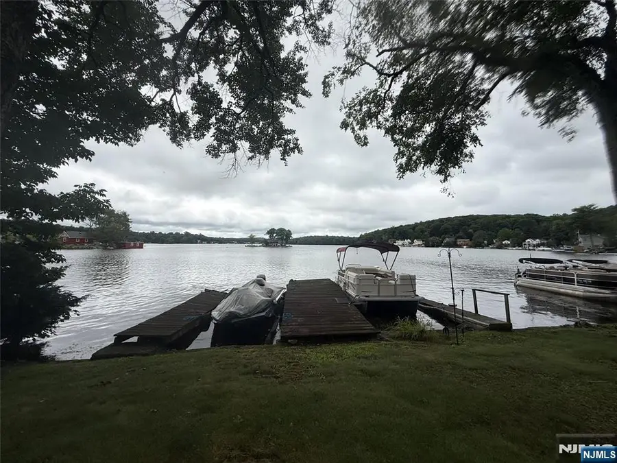 33 Mohawk Trail, Lake Hopatcong, NJ 07849 - #2
