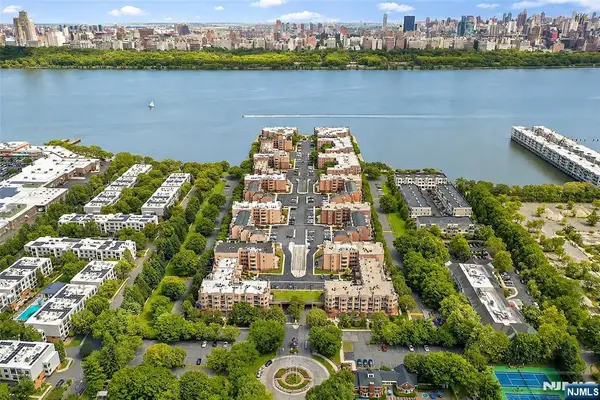 303 Ellery Court 303, Edgewater, NJ 07020