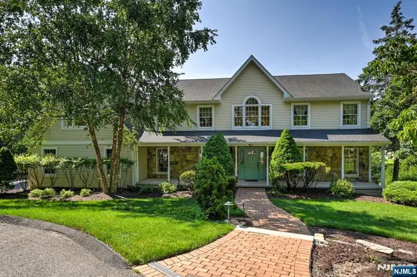 416 Hidden Valley Court, Wyckoff, NJ 07481