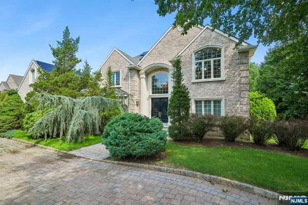 4 Centennial Court, Totowa, NJ 07512