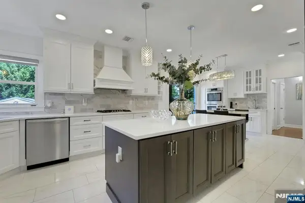 281 W Englewood Avenue, Teaneck, NJ 07666