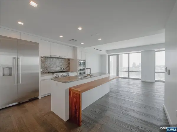 320 Adolphus Avenue 401, Cliffside Park, NJ 07010