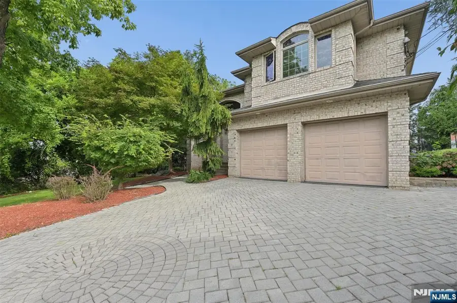 17 W Bayview Avenue, Englewood Cliffs, NJ 07632 - #2
