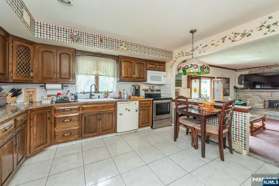 35 Van Winkle Court, Woodland Park, NJ 07424 - #3