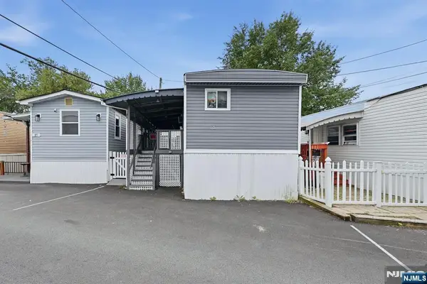 15 Austin Street, Moonachie, NJ 07074