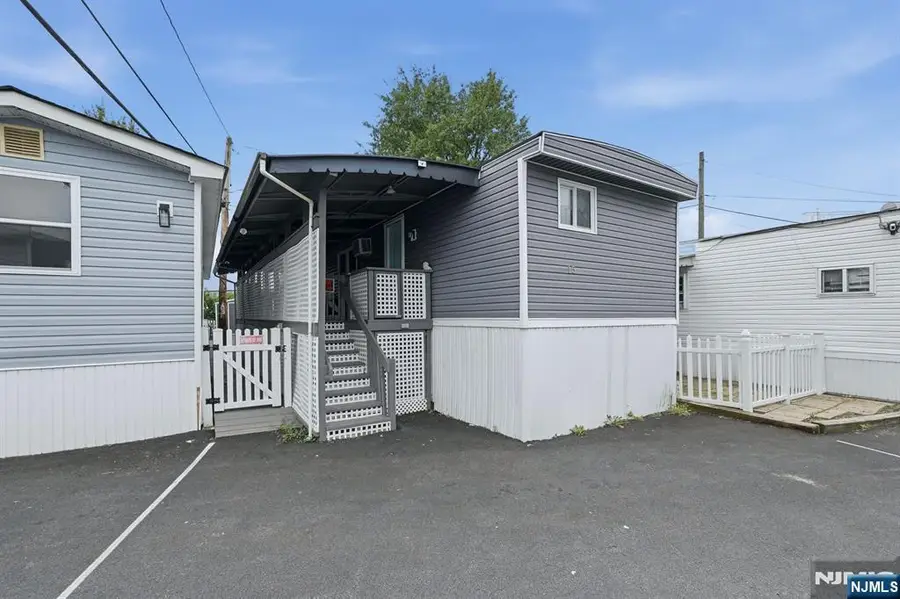 15 Austin Street, Moonachie, NJ 07074 - #2