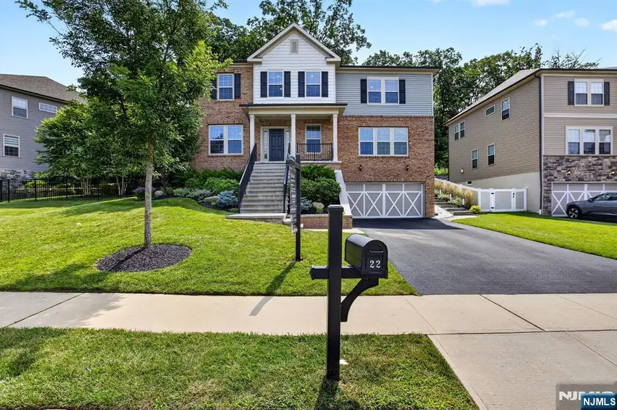 22 Hilltop Drive, North Caldwell, NJ 07006 - #3