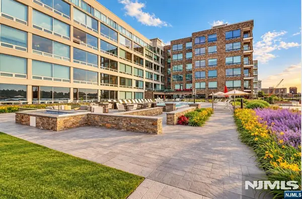 9 Somerset Lane 308, Edgewater, NJ 07020
