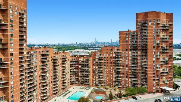 117 Harmon Cove Tower 117, Secaucus, NJ 07094