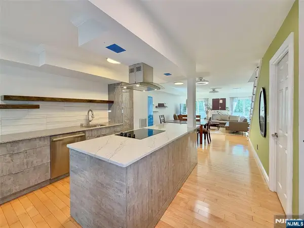 2330 5th Street 8, Fort Lee, NJ 07024