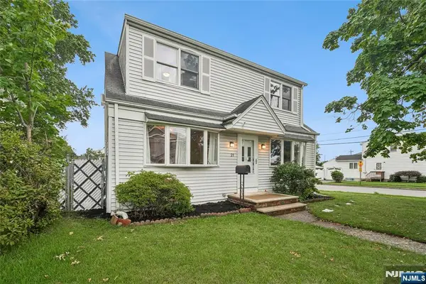 29 Henry Street, Elmwood Park, NJ 07407