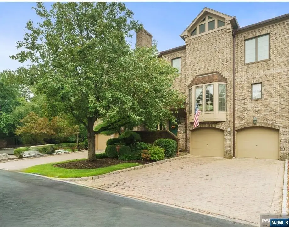 4 Windsor Court, Saddle River, NJ 07458 - #1