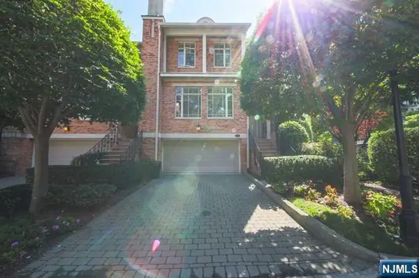 148 Hudson Cove 148, Edgewater, NJ 07020
