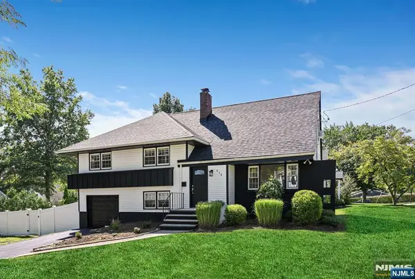 858 Barbara Drive, Teaneck, NJ 07666