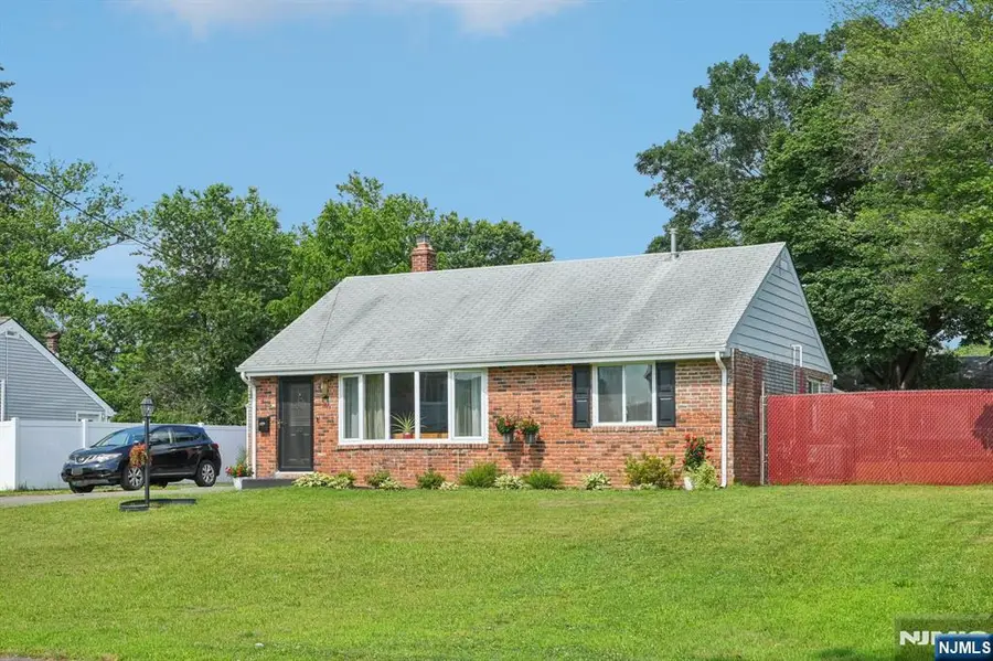 20 Leonard Terrace, Wayne, NJ 07470 - #2