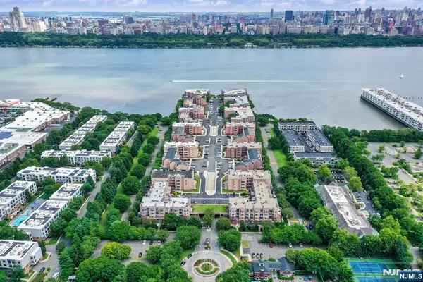 403 Livingston Court N403, Edgewater, NJ 07020