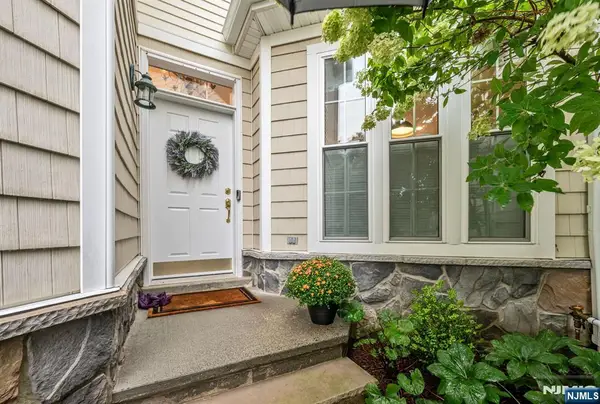 4 Kingsley Evans Circle, Oakland, NJ 07436
