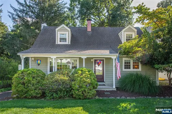 48 Oneida Avenue, Oakland, NJ 07436