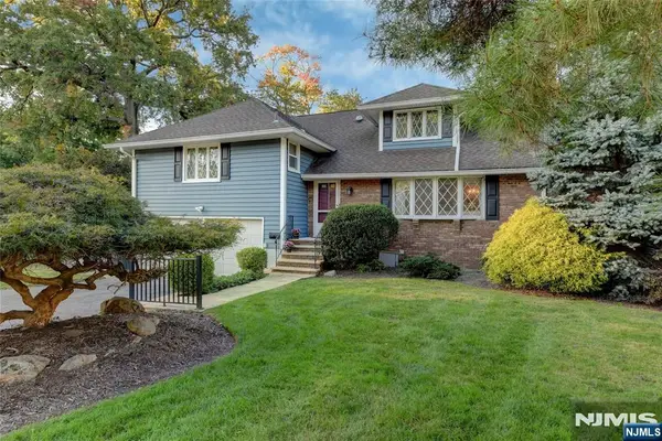 25 Morningside Circle, Little Falls, NJ 07424