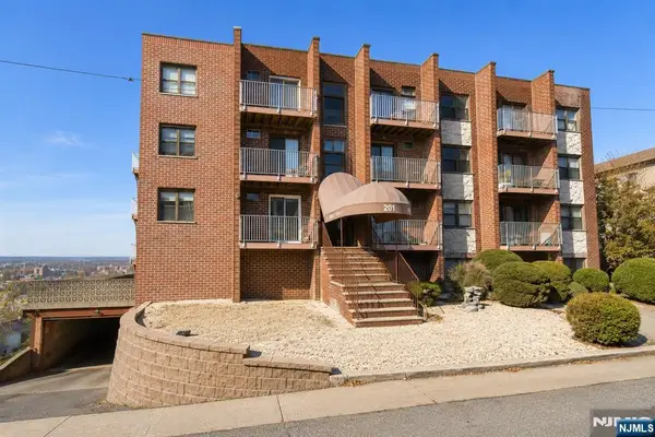 201 12th Street 18, Palisades Park, NJ 07650