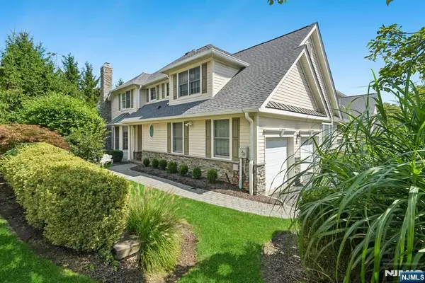 12 Schindler Court 12, Upper Saddle River, NJ 07458