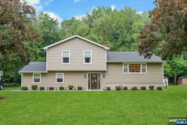 27 Big Piece Road, Fairfield, NJ 07004