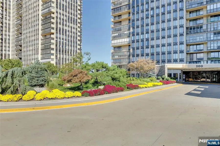 200 Winston Drive 2207, Cliffside Park, NJ 07010 - #3