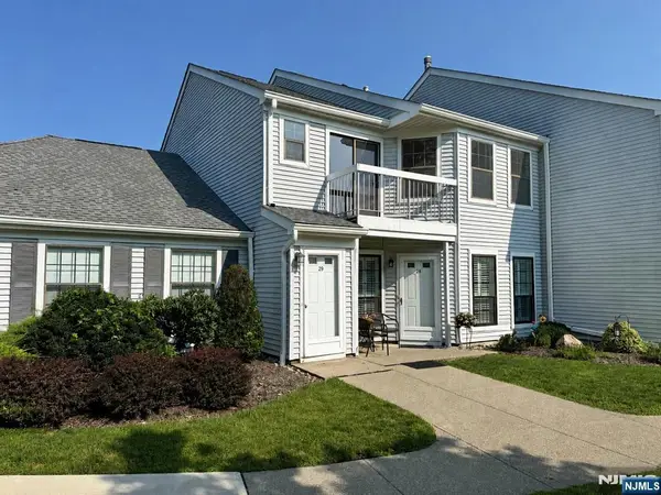 29 Krinsky Court, Mahwah, NJ 07430