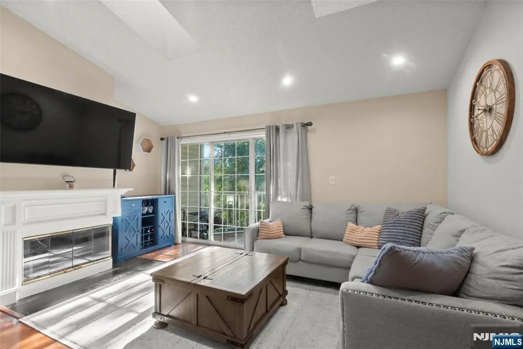 952 Juniper Way, Mahwah, NJ 07430 - #1