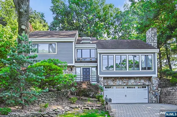570 Grandview Terrace, Leonia, NJ 07605