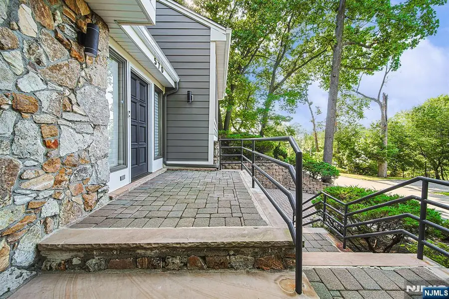 570 Grandview Terrace, Leonia, NJ 07605 - #3