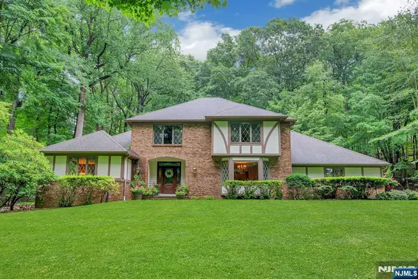 55 Cheyenne Trail, Sparta, NJ 07871