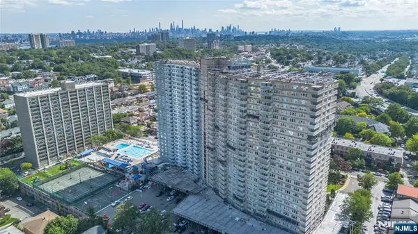 555 North Avenue 4U, Fort Lee, NJ 07024