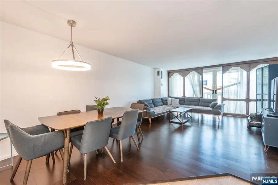 555 North Avenue 4U, Fort Lee, NJ 07024 - #3
