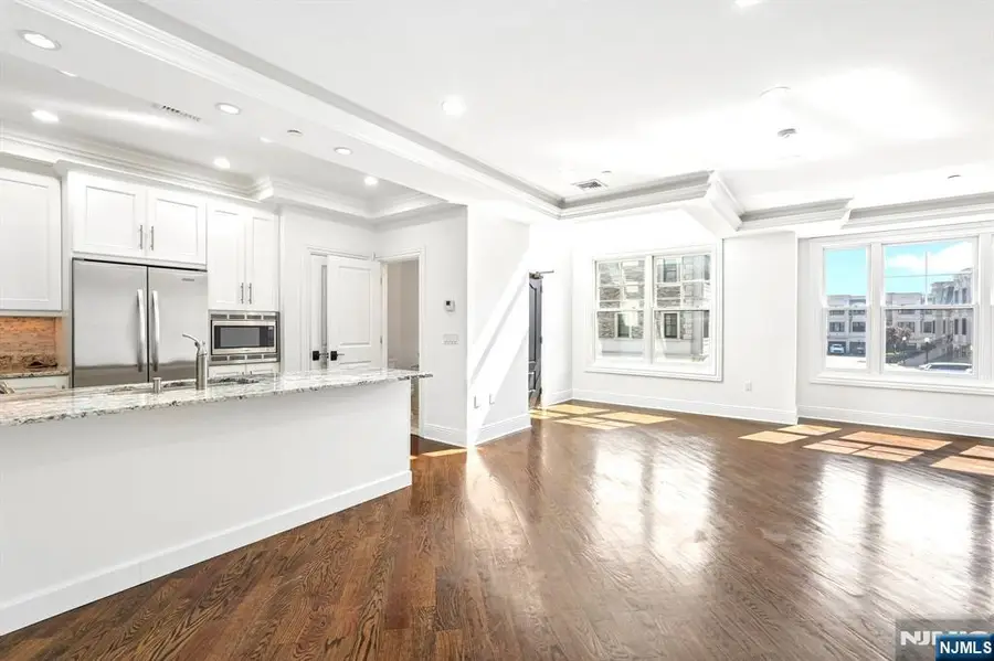 6 Marquis Court, Edgewater, NJ 07020 - #3