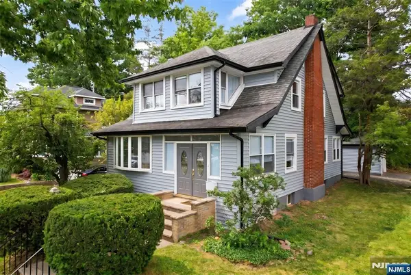 933 Maple Avenue, Ridgefield, NJ 07657