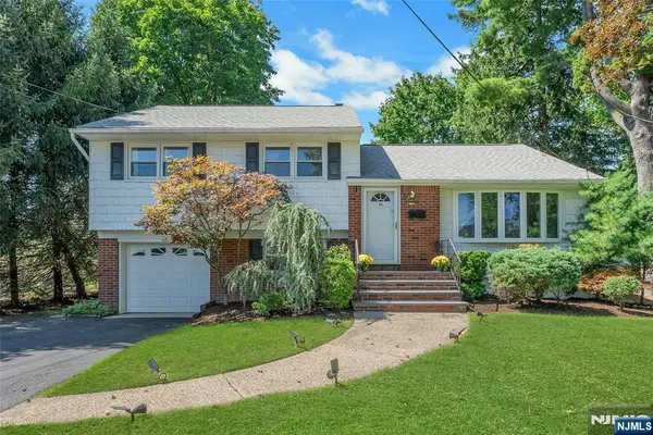 36 Hirschfeld Place, New Milford, NJ 07646