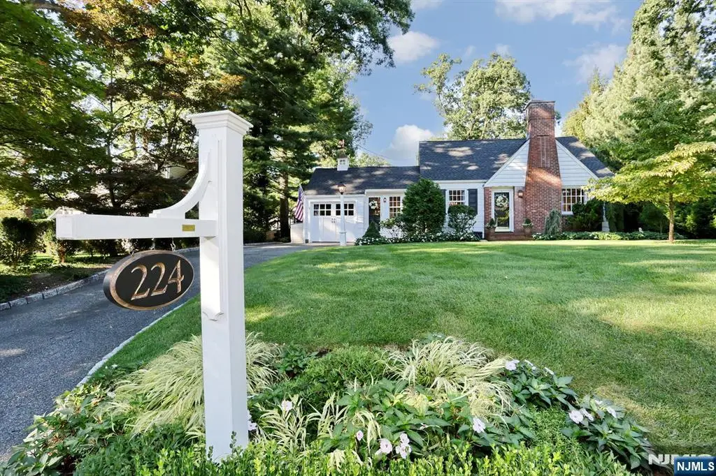 224 Van Houten Avenue, Wyckoff, NJ 07481 - #1