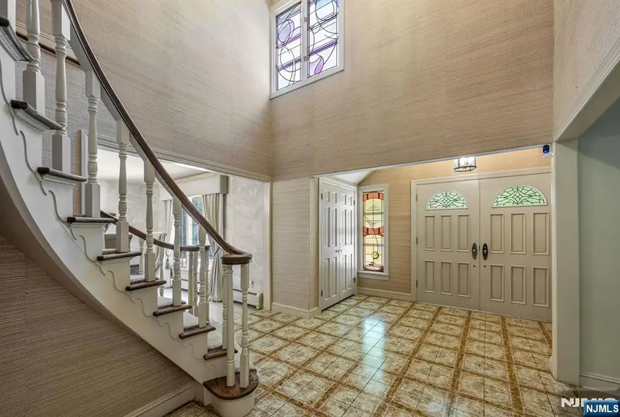 40 Mohegan Trail, Saddle River, NJ 07458 - #3
