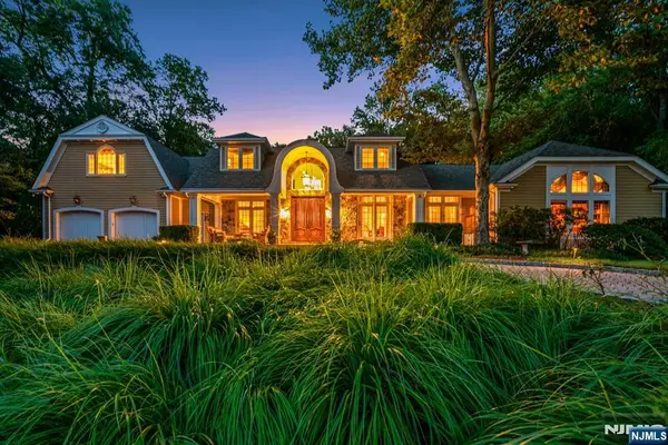 88 Bayberry Drive, Mahwah, NJ 07430