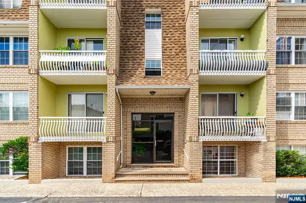 272 Walnut Street 5D, Newark, NJ 07105