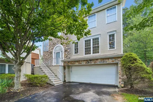 147 Arrowgate Drive, Randolph Township, NJ 07869