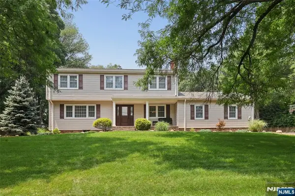 53 Van Blarcom Lane, Wyckoff, NJ 07481