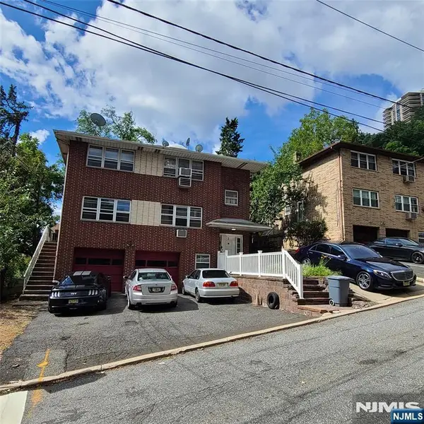 3 Hooks Lane, Edgewater, NJ 07020
