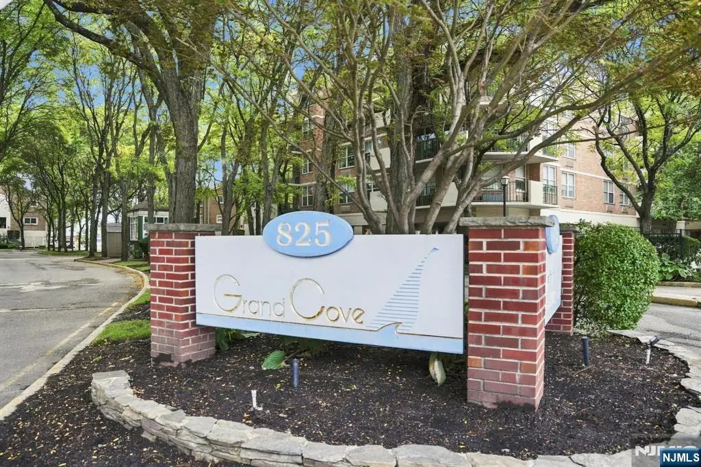 200 Grand Cove Way 2C, Edgewater, NJ 07020 - #1