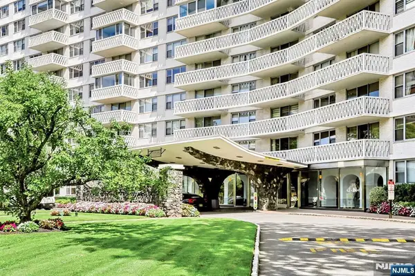 2100 Linwood Avenue 15A, Fort Lee, NJ 07024