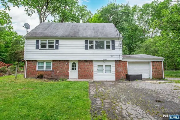 17 Oakwood Avenue, Pequannock Township, NJ 07440