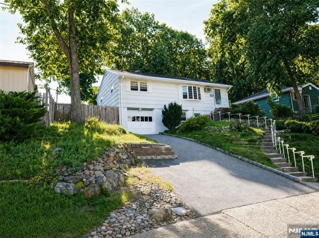 50 Knolls Road, Bloomingdale, NJ 07403 - #1